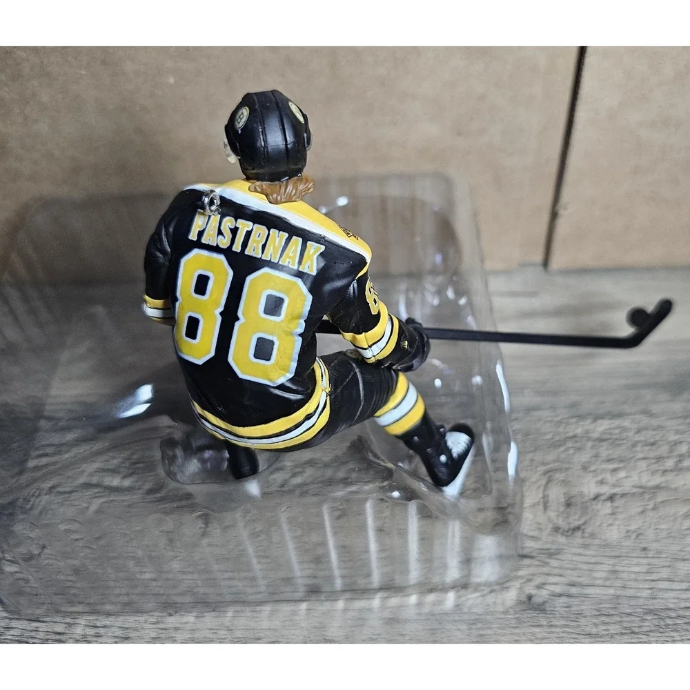 Hallmark Keepsake Christmas Ornament David Pastrnak Boston Bruins 2022 NIB
